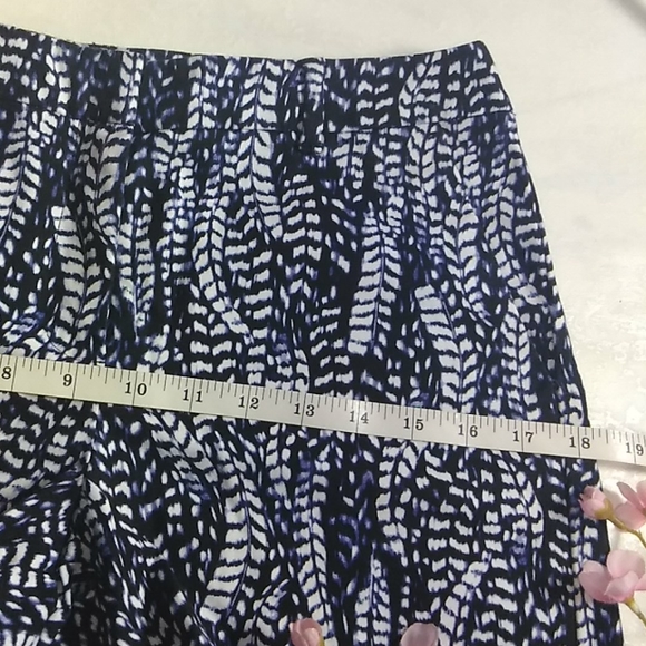 White House Black market  shorts women's size 2 - Picture 5 of 8